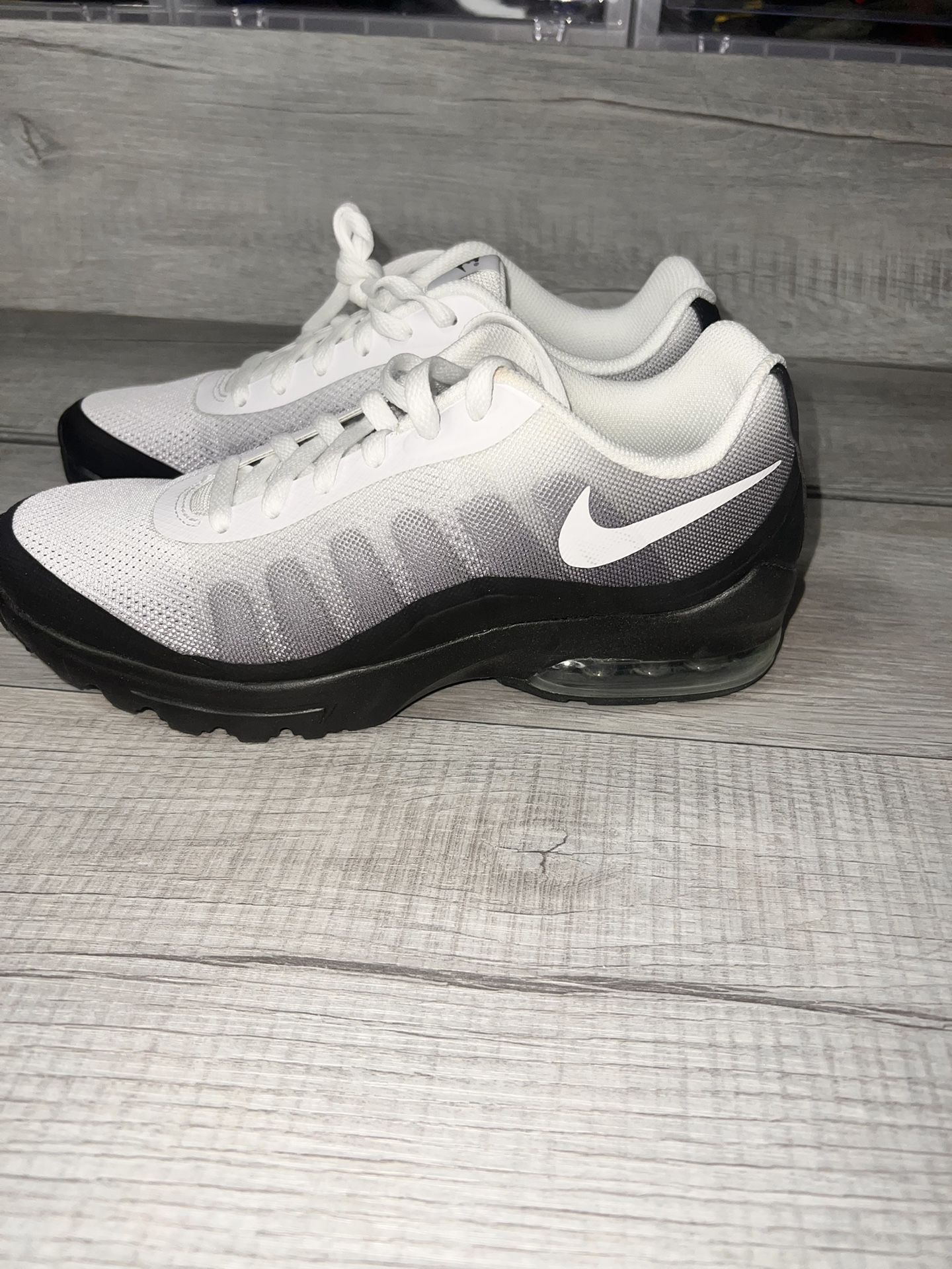 New Nike Air Max Invigor Men’s Size 7