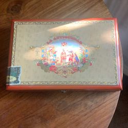 La Antigüedad Cigar Box. Empty 