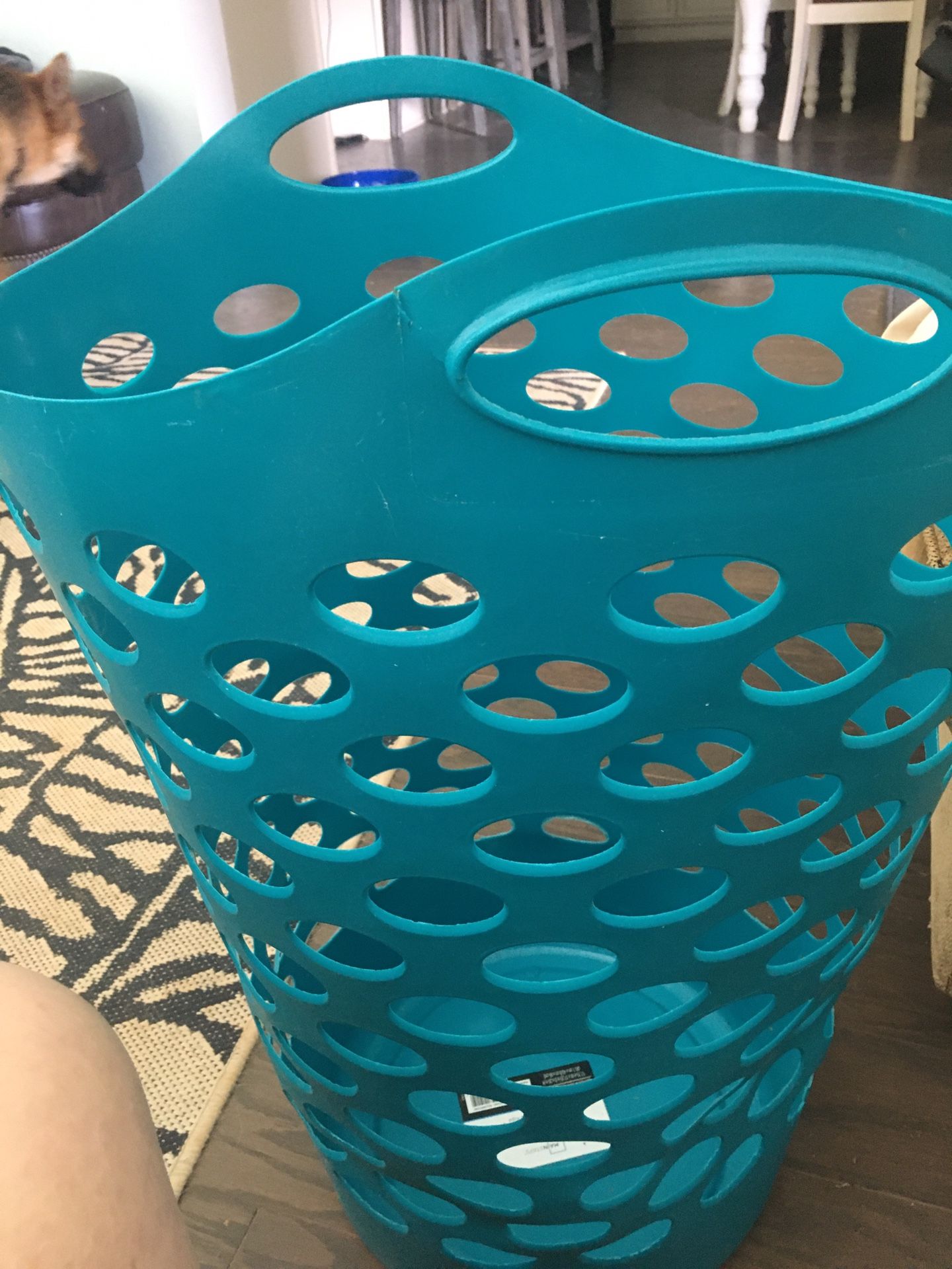 Hamper. 3 Feet