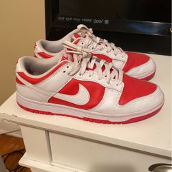Nike Gym Red Dunk Lows Size 7 1/2