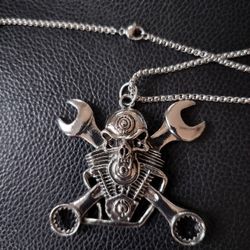 Necklace and mechanical pendant