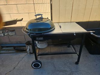 Weber Kettle Charcoal Grill with Cart