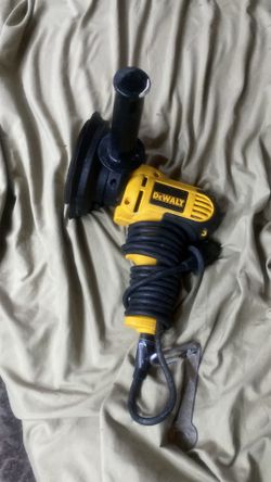The DEWALT DWE6401DS is a 6-amp corded 5-inch variable speed disc sande