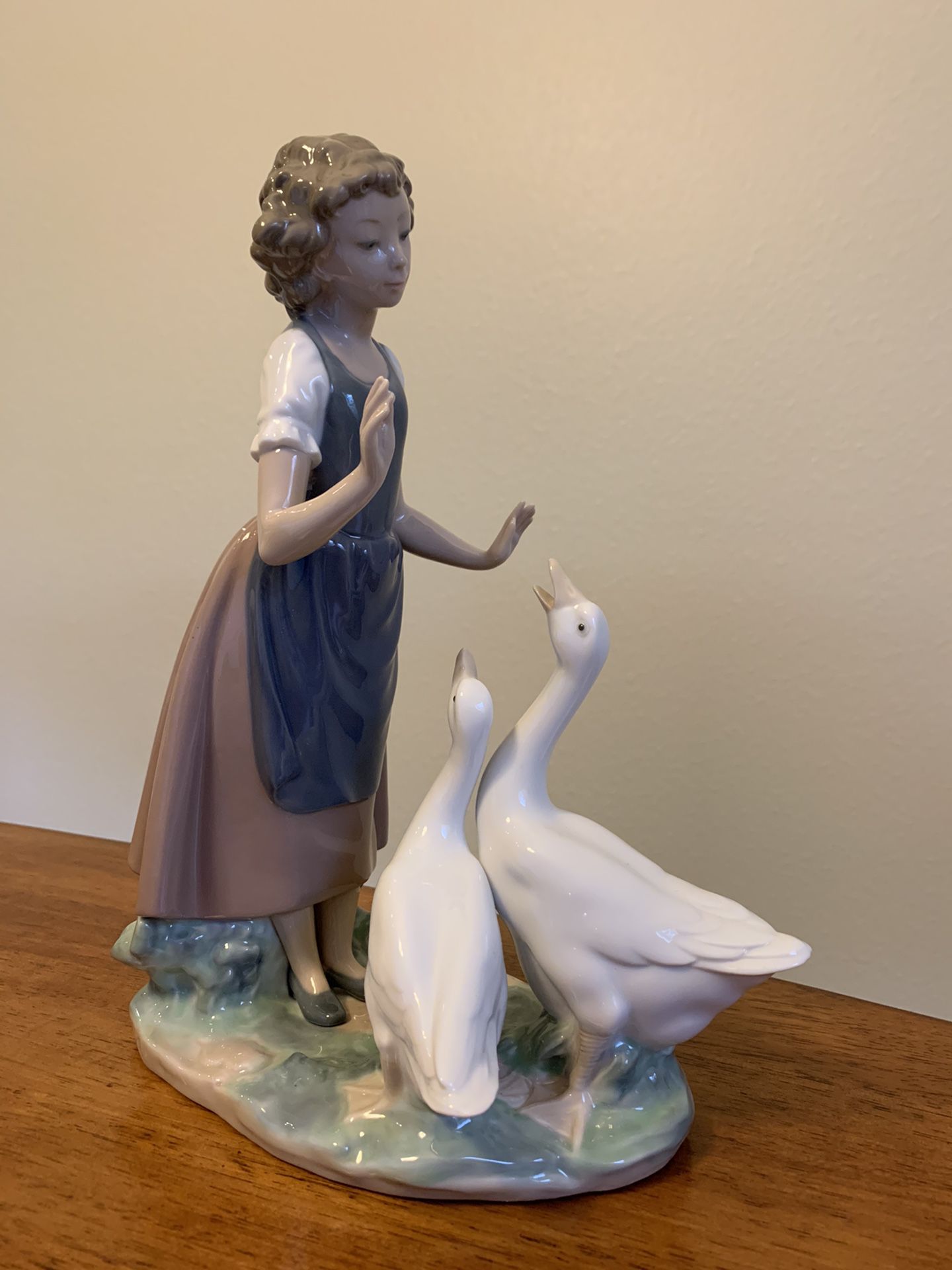 Lladro Figurine “Girl with Swans”