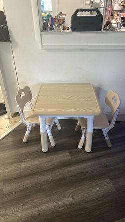 Kids Table and 2 Chairs Set