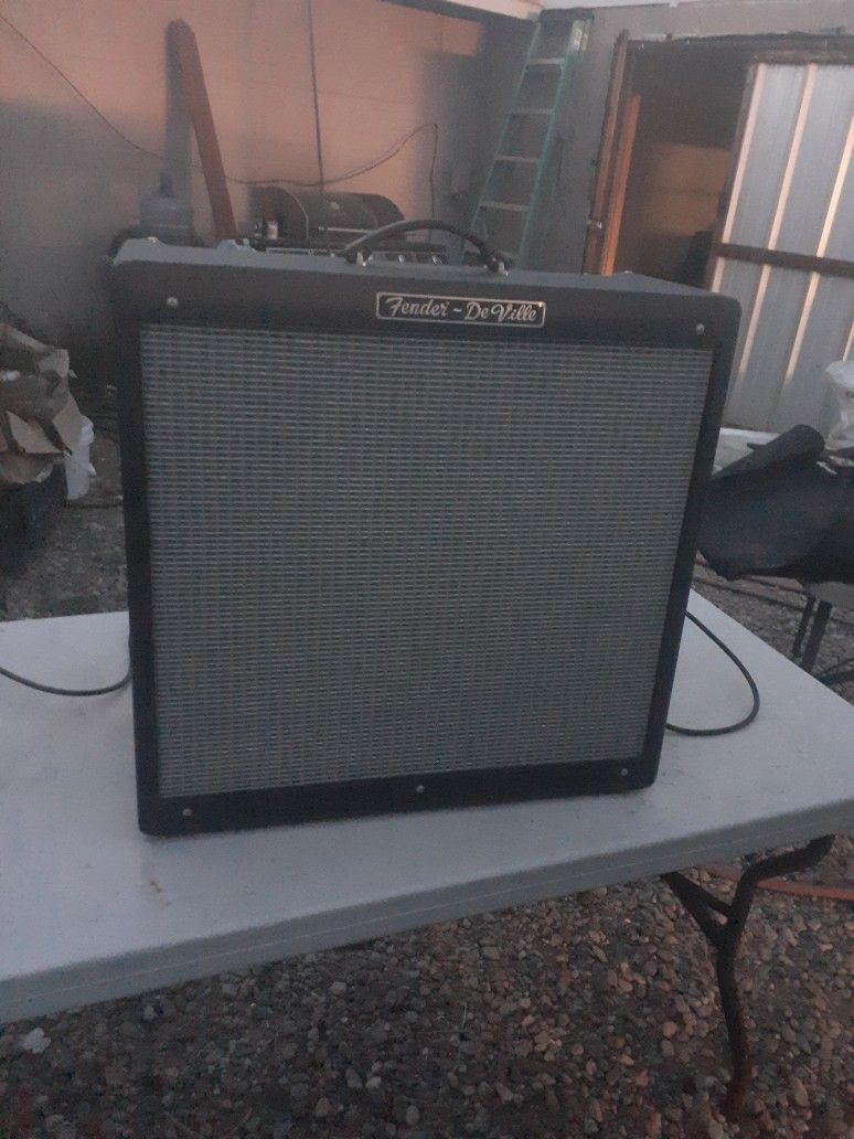 Fender De Ville Amp