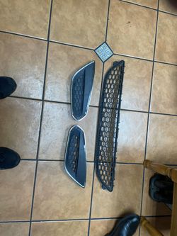 13 Volvo S60 Lower Grill