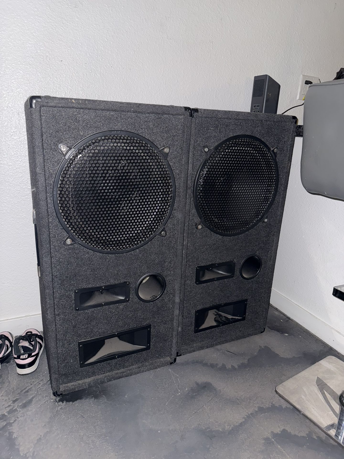 SPEAKERS 
