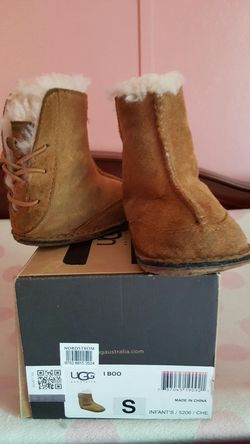 Girls Uggs Boots size 2-3