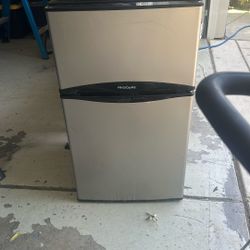 Frigidaire Mini Refrigerator / Freezer