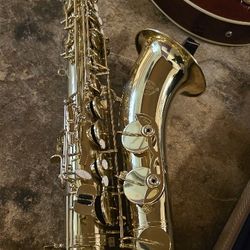 Saxophone McNeel Comes With A Case 