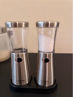 Salt and pepper grinders