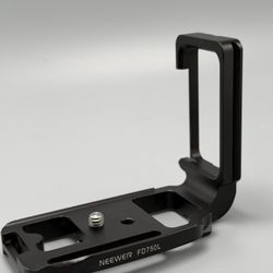 Neewer FD750L L‑Bracket – Upgraded D‑Ring Screw