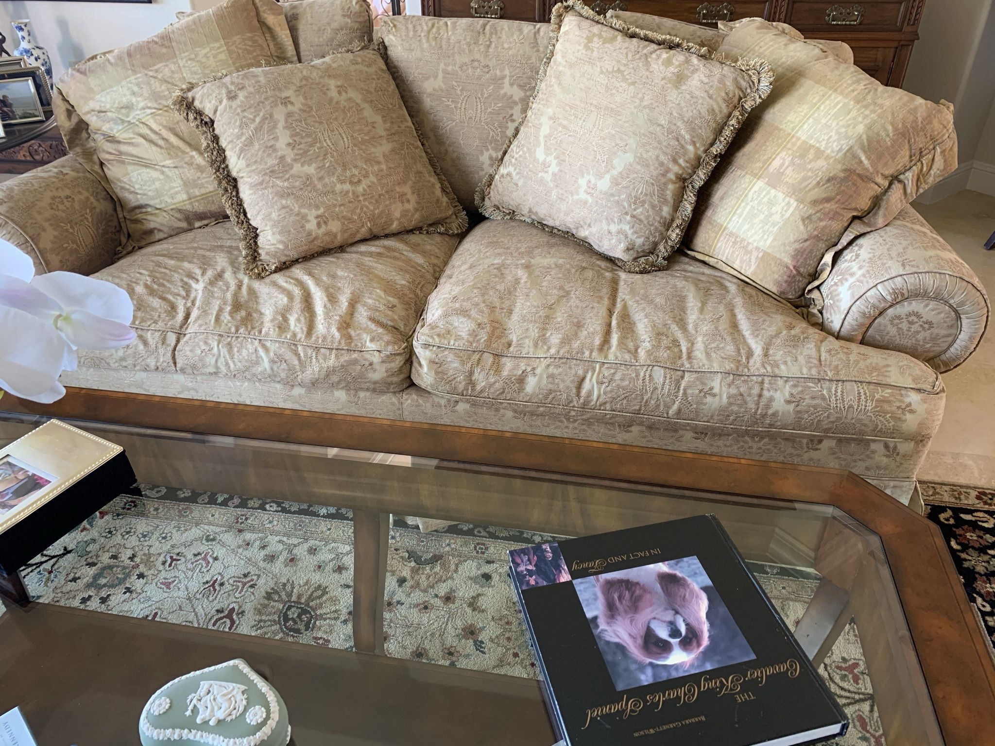 EJ Victor Couch