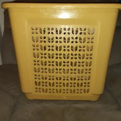 Vintage Rubbermaid BasketVintage RUBBERMAID #2787 LAUNDRY BASKET Hamper TULIPS Retro Yellow Rare FLOWERS

