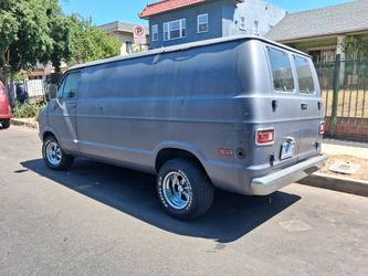 1976 Dodge B200 boogie van 15"cragar wheels 5x4.5