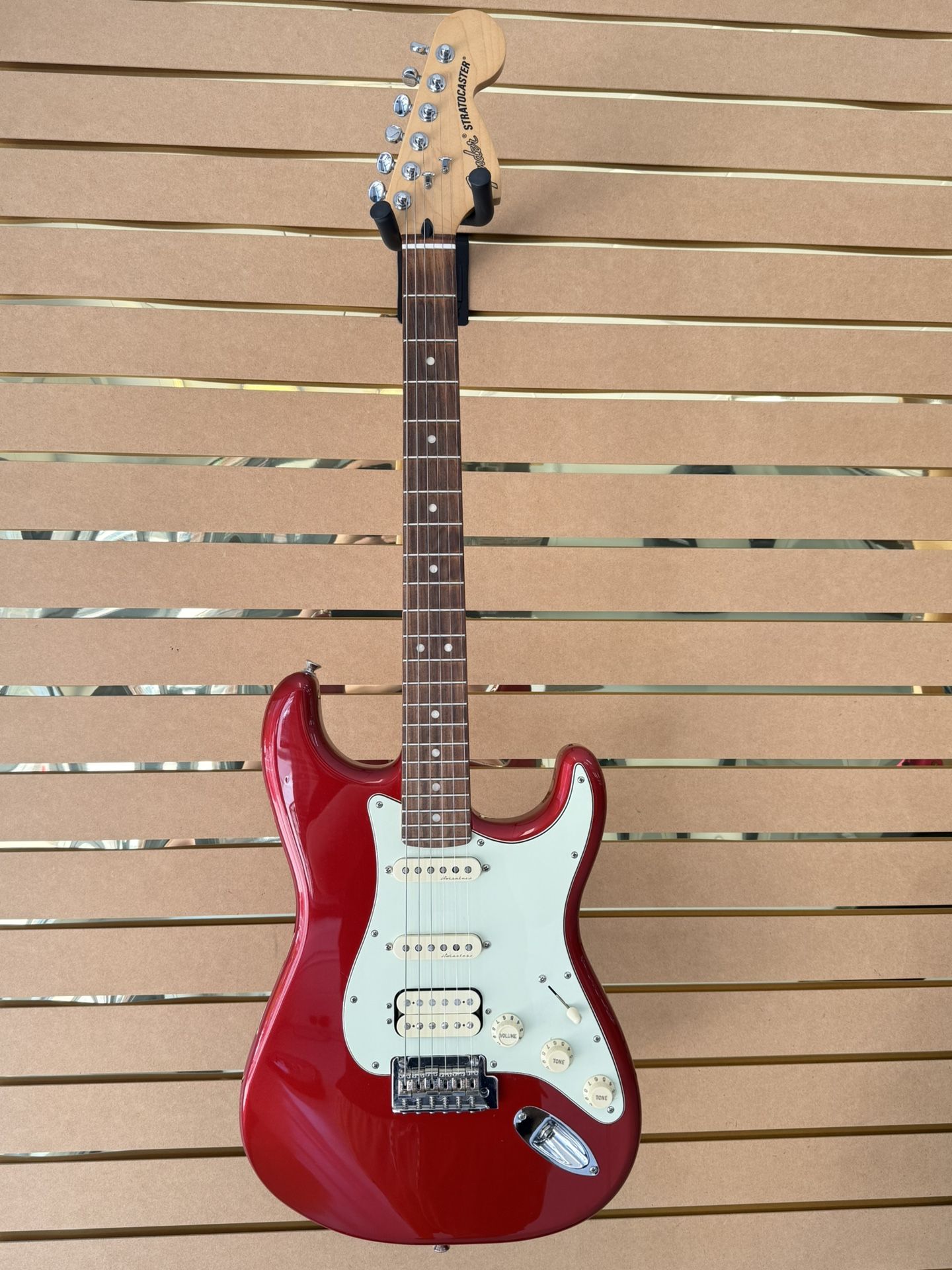 Fender Deluxe Stratocaster HSS 75th Anniversary Candy Apple Red