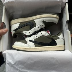 Travis Scott “medium Olive” 10c 
