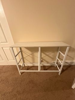 Dresser/stand