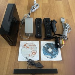 Nintendo Wii Video Game Console RVL-101 Black W/ Wii Play Game Cords (2) Controllers, (2) Games & Nunchuck Lot