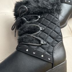 Girl Size 3/4 boots 