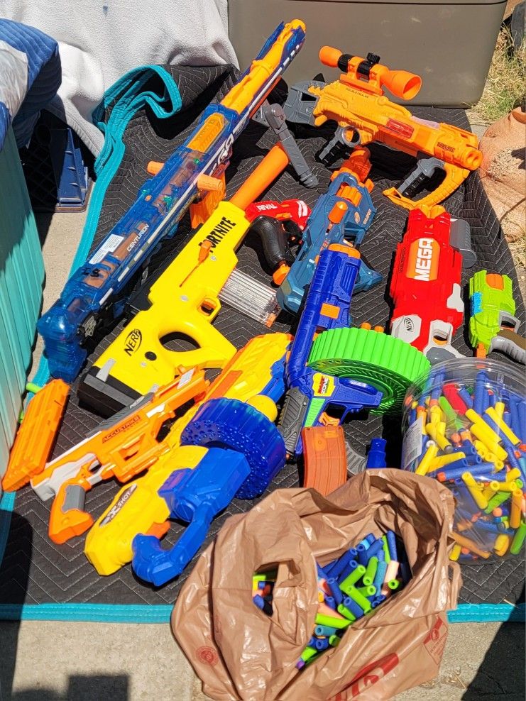 10 Nerf Guns Plus Lots Lots Of Ammo Nerf Darts