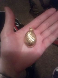 Avon egg shaped pendant