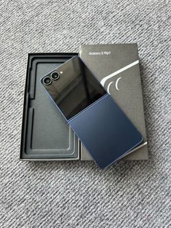 Samsung Galaxy Z Flip 7 Fold brand new