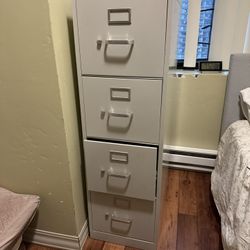 Drawer Metal Filing Cabinet – Great Condition!