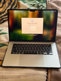 MacBook Air 15” M2 Silver - Mint, 99% Battery, Factory reset