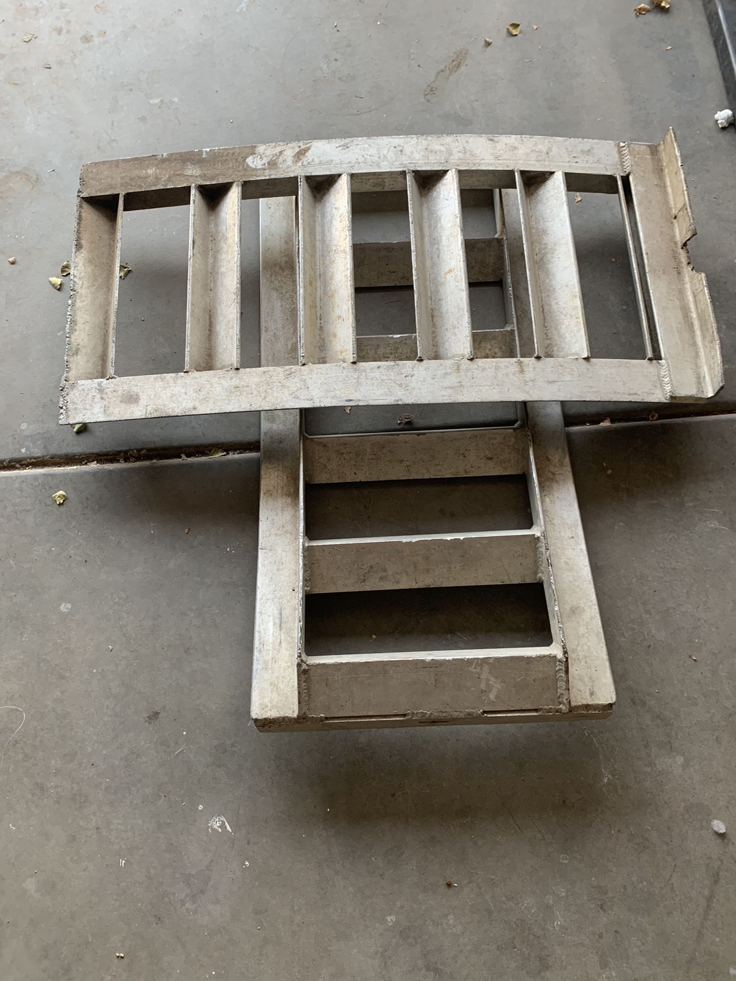 Heavy duty aluminum loading ramps