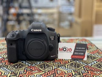 Canon 5D Mark III DSLR Camera