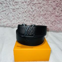 L  /  V    Black   B  elt 