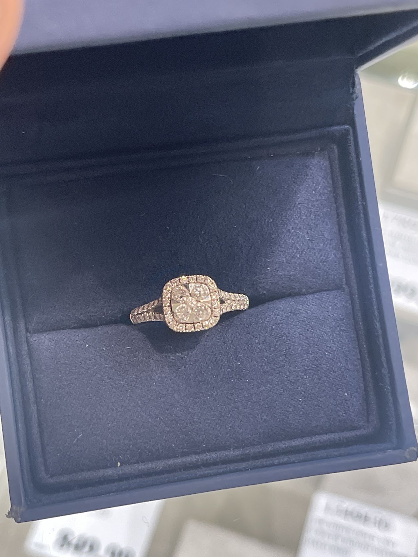Costco Wedding Ring Original Cost 1.2k 14k White Gold VS2 I 0.85ctw Round Diamond Halo Ring Size 7