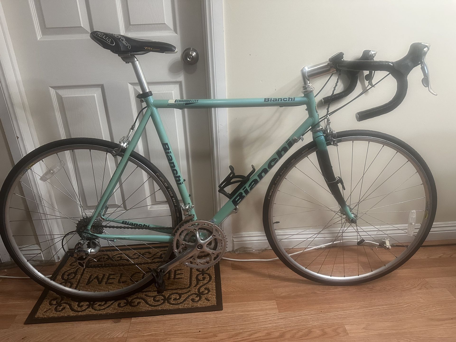 Road Bike “ Bianchi Veloce “ En Muy Buena Condición. Llantas Y Pedales Nuevos. Size 54/56 Cm