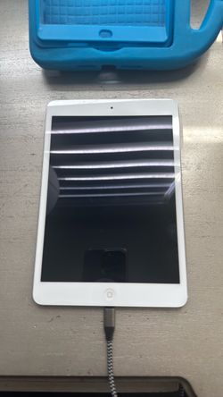 Apple IPAD MINI 2, 32GB, ATT with Case, Working Mint Condition
