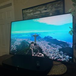 55” Inch Smart Tv 4k In Excellent Conditions With Remote Control 