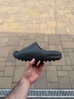 Adidas Yeezy Slide Dark Onyx size 11