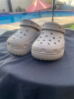 CROCS. WOMEN  size 7