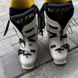 Salomon Ski Boots (LIKE NEW) Used 2 times only