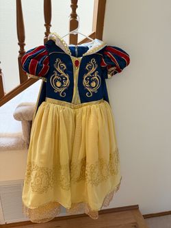 Girls Snow White Costume (size 6-9)