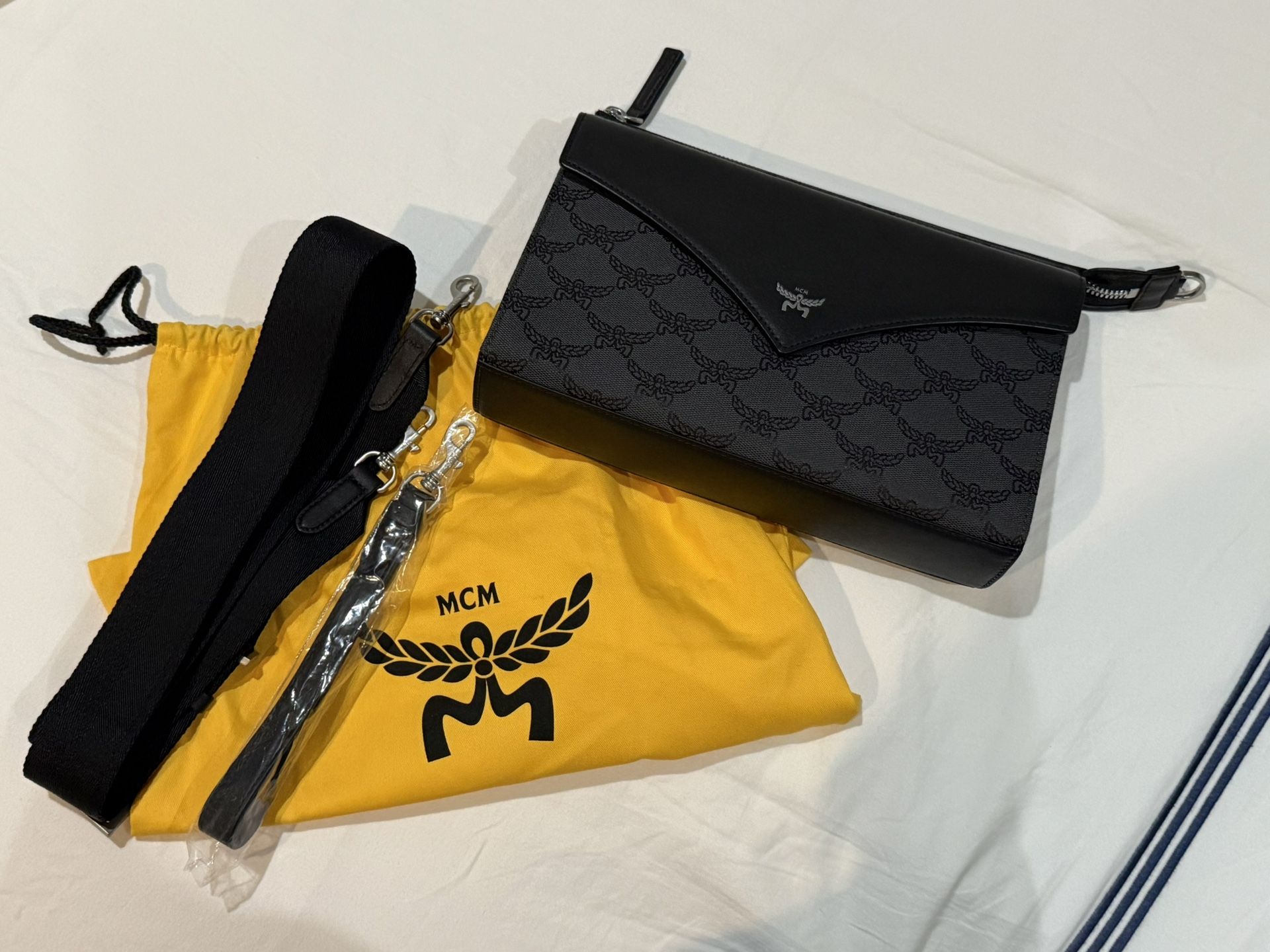 MCM Himmel Wristlet Pouch in Lauretos Jacquard