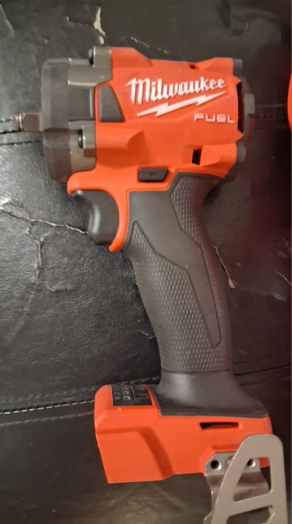 Milwaukee 3/8 Compact Impact Wrench