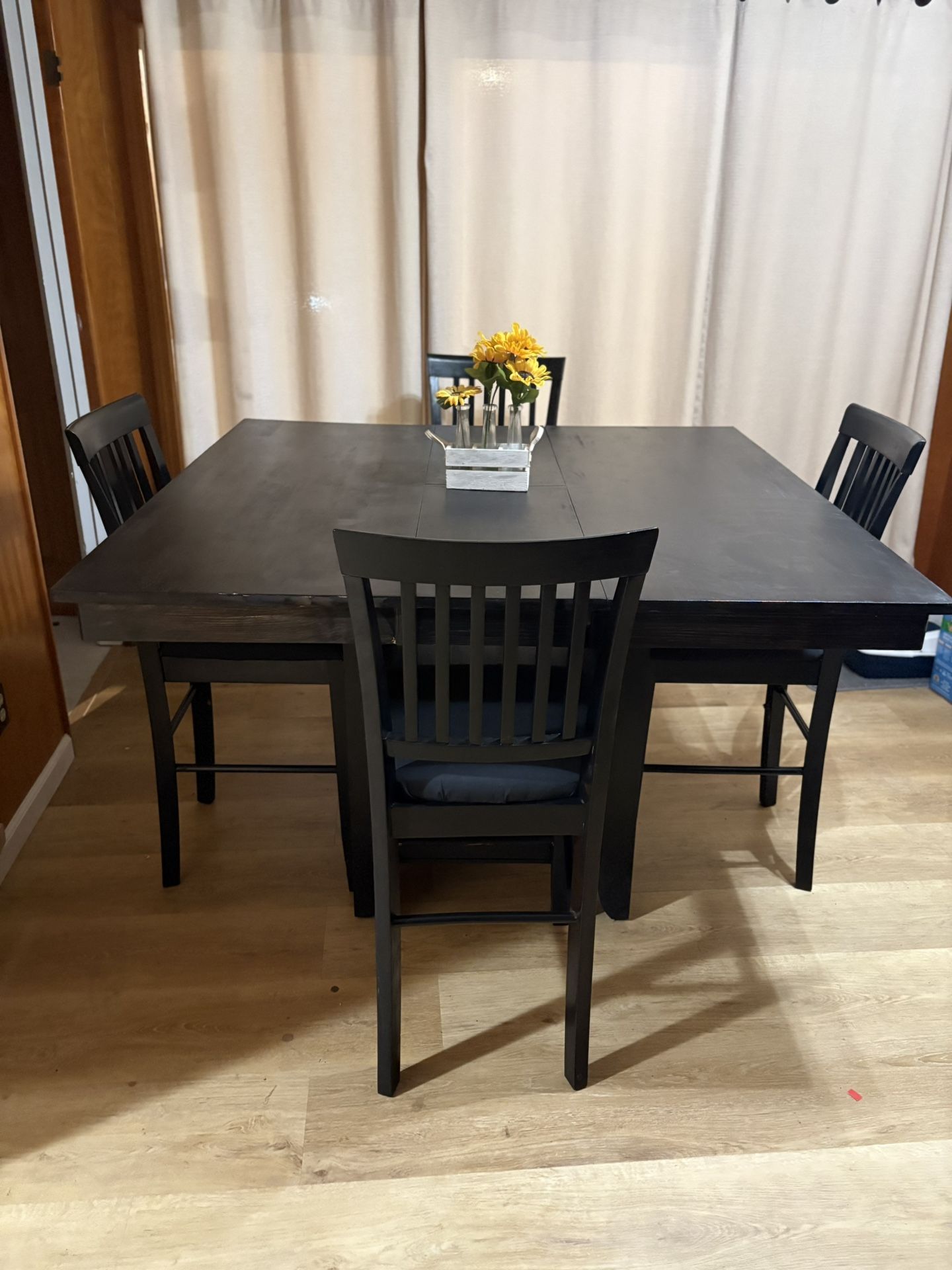 Extendable Dining table