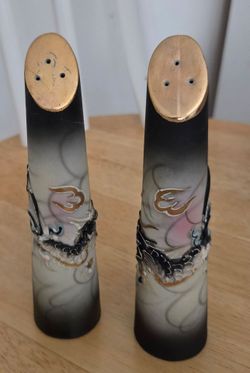 Vintage Japanese Dragonware Salt & Pepper Shakers
6" tall, 1.5" diameter.
Moriage raised dragon design, gradient black‑grey glaze with gold trim.