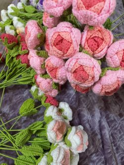 Wedding And Valentines Day Gifts - Crocheted Flowers 