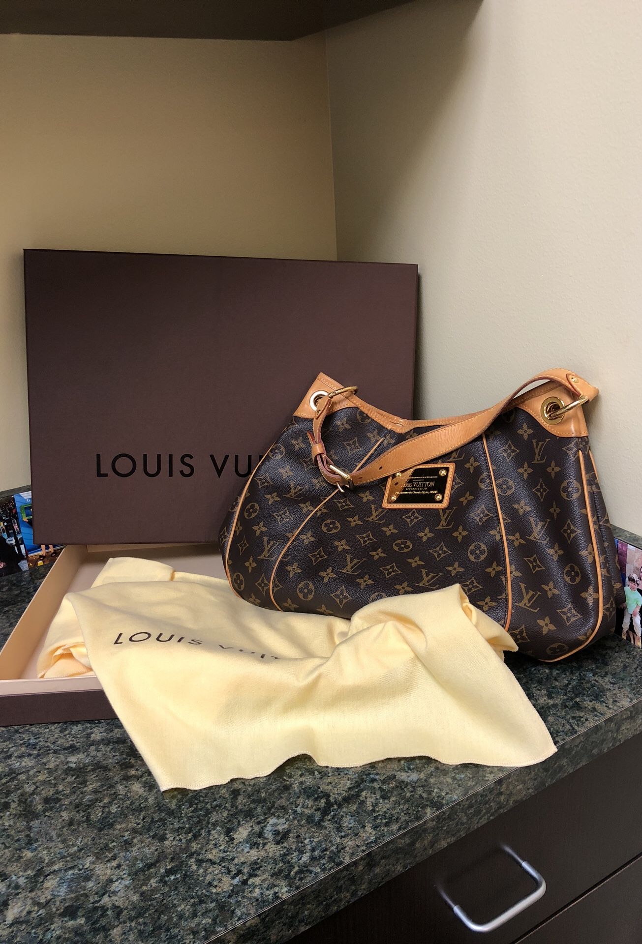 Louis Vuitton Galliera PM