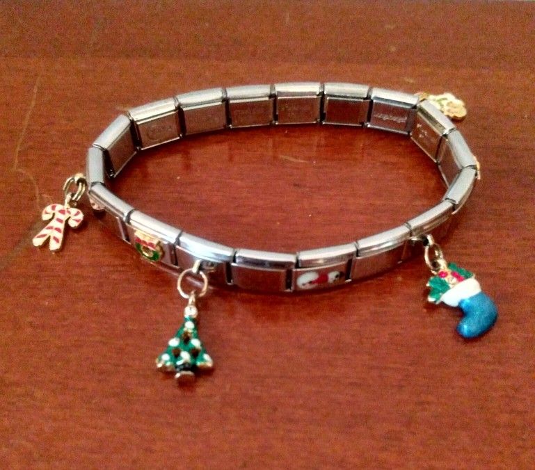 VINTAGE ITALIAN 18 LINK CHRISTMAS EXPANDABLE CHARM BRACELET - 18K GOLD CHARMS + STAINLESS STEEL ITALIAN LINKS 