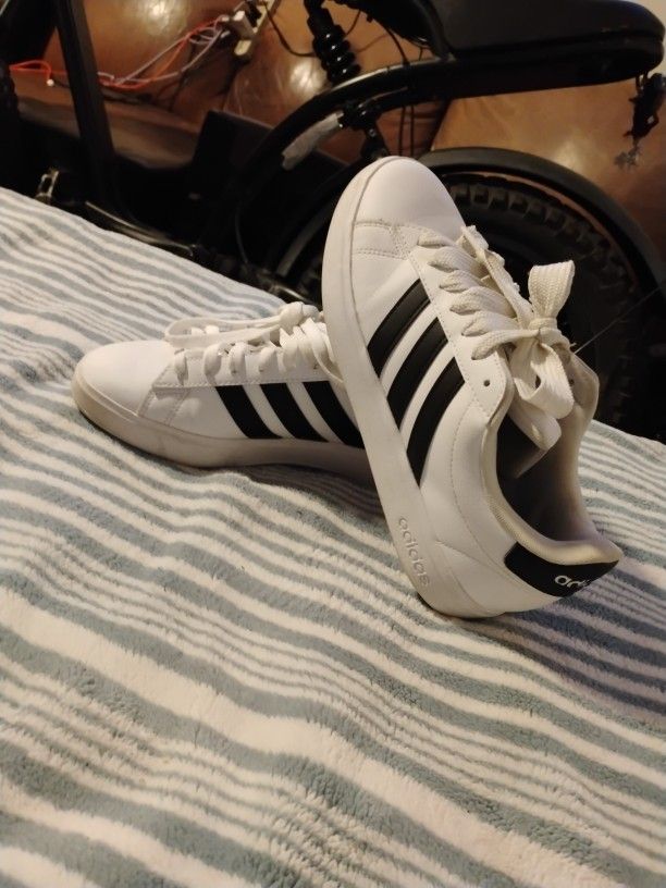 Adidas Size 81/2  Seminuevos Usados 6 Beces $40 Ocabio Por Adidas Size 9