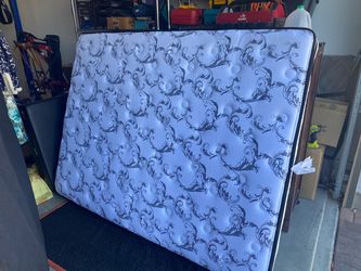 Queen mattress + boxspring (great condition)